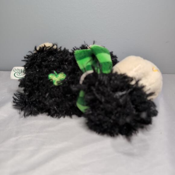 Huggable Irish Friends Shamrock Sheep Ornament Shaggy Black Scarf Allied - Picture 9 of 14